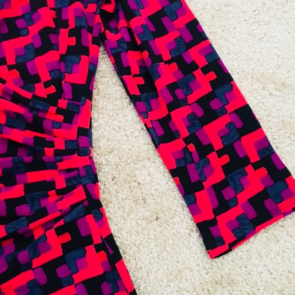 MOVING OUT SALE ! Ann Taylor Falling Neck Top - Picture 4 of 5